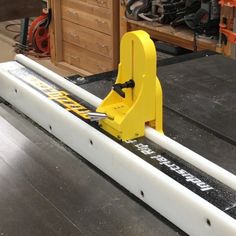 Magswitch Vertical Featherboard Pro - 81101302, Featherboards, Magswitch,Magswitch - Magswitch Tools Wood Shops, Table Saw Fence, Lifting Devices, Magnetic Tools, Welding And Fabrication, The Saw, Furniture Repair, Steel Table, Industrial Automation