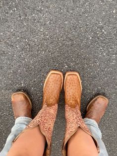 Cute Country Couples, Botas Western, Country Couples, Looks Country, Cowgirl Aesthetic, Country Lifestyle, Western Aesthetic, The Love Club, Cute N Country