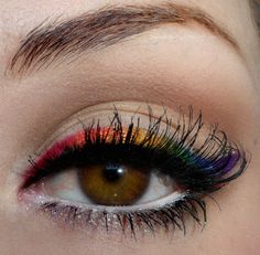 Rainbow eyeliner Rainbow Eyeliner, Rainbow Beauty, Pretty Rainbow, Glitter Liner, Rainbow Eyes, Rainbow Makeup, Rainbow Wedding, Taste The Rainbow, Rainbow Brite