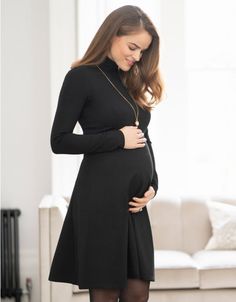 Maternity Workwear, Pregnancy Fits, Stylish Pregnancy, Bump Fashion, Pregnant Dress, Pregnant Style, Work Outfits Frauen, Pregnancy Dresses, Black Turtleneck Dress