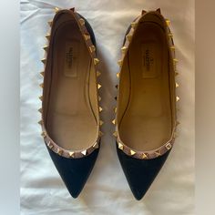 Valentino Garavani Rockstud Flats, Black, Size 35 1/2. Used, Good Condition. Rockstud Flats, Valentino Garavani Shoes, Black Flats, Valentino Garavani, Flat Shoes Women, Loafer Flats, Loafers, Women Shoes, Women Shopping