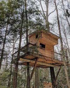 a tree house in the middle of some trees