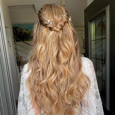 Prom Hair Braids Half Up, Prom Hair Mostly Down, Twisted Bridal Hair, Boho Hoco Hairstyles, Hair Down Braid Styles Wedding, Wavy Long Hairstyles Wedding, Brids Mades Hair Styles Long Hair, Prom Hairstyles With Gold Accessories, Beach Wave Half Up Half Down Wedding