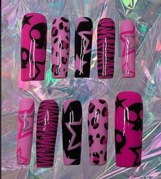 Nails 2000s, 2000s Nails, Paznokcie Hello Kitty, Queen Nails, Scene Girl, Punk Nails, Nagel Tips, Goth Nails, Grunge Nails