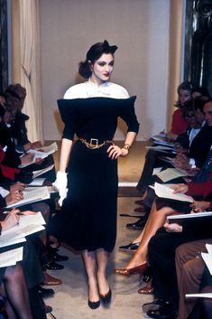 80s Couture, Lagerfeld Chanel, A Game Of Clothes, Game Of Clothes, Chanel Runway, Classic Chanel, Haute Couture Runway, Chanel Collection, Chanel Couture