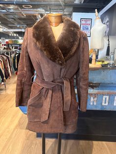 "Small/Medium Armpit to Armpit: 19\" Length: 31\"" Womens Jackets, Suede Belt, Belted Jacket, Faux Fur Collar, Fur Collar, Fur Collars, Faux Fur, 1970s, Bathing Beauties