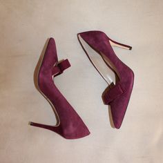 These Bestselling Odette Suede Bow Pumps From Ann Taylor Come In A Super Soft Suede With Cute Bow Detailing! New In Box. 3.5 Inch Heel. Rich Wine Color. Size 7.5 As Is The Case With Suede, The Color May Appear Uneven Depending On How You Brush Or Touch The Suede. Pink Suede Heels, Work Pumps, Red Suede Heels, Taylor Red, Glitter Pumps, Leopard Print Heels, Sophisticated Outfits, Leopard Heels, Bow Pumps