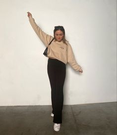 Winter fashion neutral aesthetic autumn trends comfy outfit beige outfit winter fashion inspiration winter Inspo Pinterest outfit Instagram photo ideas Neutral Winter Outfit, Outfit Beige, Autumn Trends, Aesthetic Autumn, Neutral Aesthetic, Beige Outfit, Comfy Outfit, Winter Outfit