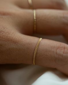 Barely there ring in 14k Gold Modern and timeless Dainty Curb Chain Ring * 1.2mm in thickness * Available in 14k yellow gold, white gold and rose gold Rings Chain, Chain Ring Gold, Minimal Jewellery, Aesthetic Rings, Ring Inspo, Chain Rings, Ringe Gold, Jewelry Accessories Ideas, Golden Ring