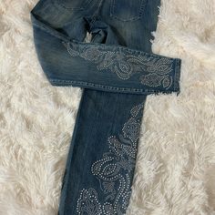 A.Z.I. New York Jeans Jeans Very Cute Blue Embellished Straight Leg Bottoms, Casual Blue Embellished Jeans, Embellished Blue Bottoms For Spring, Trendy Embellished Blue Jeans, Jean Designs, Size 6 Jeans, Designer Jeans, Diy Ideas, Women Jeans