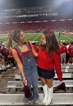 Fsu Football Outfit, Red Out Outfits Football, Game Day Outfit Aesthetic, Outfits For Superbowl, Fresno State Football Outfits, Burgundy Game Day Outfits, College Football Hairstyles, Tailgate Instagram Pictures, Modest Game Day Outfit