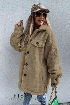 Fisdy - Sofisticada chaqueta de sherpa camel con cuello vuelto y bolsillos con solapa Oversized Camel Winter Outerwear, Long-sleeve Camel Outerwear For Winter, Camel Winter Outerwear With Pockets, Cozy Khaki Outerwear With Pockets, Top Jeans, Coat Pocket, Classic Jacket, Pocket Jacket, Sherpa Jacket