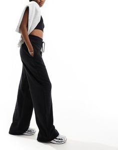 Sweatpants by Kaiia No need to keep scrolling Plain design Drawstring waistband Side pockets Wide leg Wide Leg Joggers, Wide Leg Sweatpants, Winter Party Dress, Dream Style, Leggings Sale, Long Sleeve Floral Dress, Plain Design, Satin Slip Dress, Maxi Dress Trend