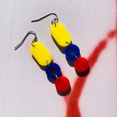 Modern Multicolor Earrings For Everyday, Colorful Handmade Modern Earrings, Modern Yellow Earrings For Everyday, Modern Yellow Earrings For Everyday Wear, Bold Yellow Drop Earrings, Bold Handmade Colorful Earrings, Bold Handmade Geometric Earrings, Primary Colors Outfit, Bauhaus Inspired