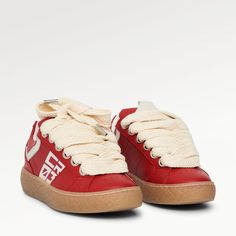 The Dude Red Leather are a must-have for every wardrobe. Crafted from premium black calfskin, they feature a caramel sole and modern design details. A perfect sneaker for every day. Perfect Sneakers, The Dude, Red Leather, Design Details, Calf Skin, Caramel, Every Day, Modern Design, Kids Outfits