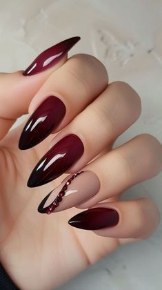 Discover a world of creativity with our stunning nail art designs! ✨ Ready to elevate your nail game? Explore the link today! 🌟 🔥🎉 #NailTrends #FallNailTrends #NailArt Beach Nail Designs, November Nails, Summer Toe Nails, Spring Nail Colors, Nails Square, Shiny Nails, Burgundy Nails, Short Nail