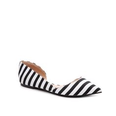 Journee Collection-Cortni Flat Add a sophisticated look to any ensemble with the Cortni flat from Journee Collection. This silhouette is fashioned with d'Orsay styling that will go great with anything from jeans to playful dresses! Striped Flats, Cute Flats, Simple Chic, Journee Collection, Striped Fabrics, Sneakers Boots, Black Flats, Shoes Online, Stripes Pattern