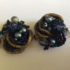 Miriam Haskell Antique Clip on Earrings.Gold tone.Blue Beads and Pearl.Made in 1945.Excellent Vintage Condition.Unmarked. Ringe Gold, Miriam Haskell, Wedding Jewelry Earrings, Blue Beads, Wedding Earrings, Earrings Gold, Clip On, Clip On Earrings, Wedding Jewelry