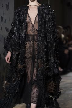 Valentino Details HC S'14 Goth Haute Couture, Gothic Runway Fashion, Runway Goth, Prom Attire, Devil Angel, Gothic Glamour, Black Lace Runway, Valentino Spring 2016 Couture, Dark Elegance