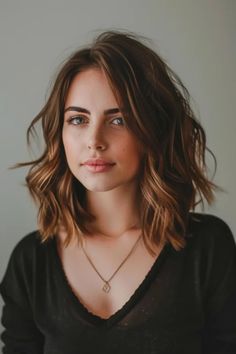 A medium-length wavy lob with sun-kissed highlights. Shoulder Length Hair Deep Side Part, Medium Lob With Layers, Side Part Medium Length Haircut, Thick Wavy Lob, Oval Face Medium Length Hair, Hairstyles For Moms Over 40, Short To Mid Length Haircuts For Women, Side Part Medium Length Hair With Layers, Mid Length Hair Wavy Natural