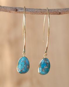 Amazing Threader Earrings in Gold Plated with Copper Turquoise gemstone! — •✧•✧•✧•✧•✧•✧•✧•✧•✧•✧•✧•✧•✧•✧•✧•✧— D E T A I L S ��— M E T A L: Gold Plated 18k The Earwires are GOLD VERMEIL (gold plated over sterling silver). It works well for people allergic to brass. ✦ Gold Plated: Gold plated jewelry has a layer of gold covering a base metal. — S T O N E: Copper Turquoise 💎 M E A N I N G • O F • G E M S T O N E: ✦ Turquoise is a stone of protection, strong and opaque, yet soothing to the touch, heal Earrings Handmade Boho, Threader Earrings Gold, Copper Turquoise, Earrings In Gold, Rose Gold Bracelet, Threader Earrings, Handmade Boho, Copper Earrings, Rose Gold Earrings