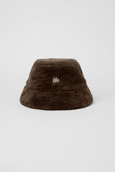 The iconic bucket hat just got a Sherpa update! Top off your cool-weather look with this plush Sherpa bucket hat, featuring a full, textured brim. Plush sherpa (faux fur) Center front woven patch Alo logo Sherpa Bucket Hat, Faux Fur Bucket Hat, Cold Weather Hats, Yoga Shop, Back Women, Alo Yoga, Knit Set, Yoga Women, Hats For Women