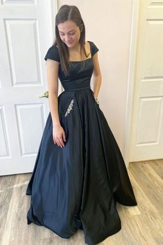 Black Satin Prom Dress, Satin Long Prom Dress, Simple Evening Dress, Black Caps, Prom Dress Black, Prom Dresses Simple, Black Bridesmaids, Prom Dresses With Pockets, Satin Noir