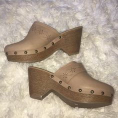 Brand New Never Worn Easy Slip On Design Does Not Include Box Trendy Beige Clogs With Round Toe, Trendy Beige Round Toe Clogs, Casual Beige Clogs With Wooden Heel, Trendy Brown Synthetic Clogs, Arizona Jeans, On Design, Mule Clogs, Mules Shoes, Clogs