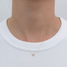 A pendant necklace with diamonds lined up in a donut. The delicate chain and the balance of the volume pendant are attractive. Design that focuses on gorgeousness by setting that enhances the shine of diamonds. Everyday Diamond White Clavicle Chain Necklace, Minimalist Everyday Necklace With Diamond Accents, Minimalist Diamond Necklace With Pearl Pendant, Everyday Necklace With Round Pendant And Single Cut Diamonds, Everyday Necklace With Single Cut Diamond Round Pendant, Diamond White Round Pendant Necklace For Everyday, Everyday Round Pendant Necklace With Single Cut Diamonds, Everyday Necklace With Single Cut Diamonds In Diamond White, Everyday Diamond White Necklaces With Single Cut Diamonds