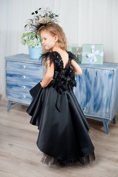 "Dress \"Black Swan\" for your princess will surprise you with its beauty and splendor. Top dress on the front side sewn with sequin fabric. The skirt is very magnificent thanks to the underwear sewn from multilayer tulle. A huge bow decorates the back. You will love this dress You can choose any color" Beautiful Dresses Elegant, Feather Sleeves, Sequin Dress Black, Girls Tulle Dress, Puffy Dresses, Dress Sequin, Ostrich Feather, Dress For Girls, Sequin Fabric