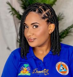 Tresses courtes flexibles Short Individual Braids, Braids Hairstyles Women, Bob Hairstyles Braids, Short Box Braids Bob, Bob Box Braids Styles, Purple Box Braids, Braided Bob, Burgundy Box Braids, Short Bob Braids