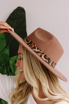 You will undoubtedly be in on the fashion scoop when you top off your OOTD with this adorable hazelnut colored hat featuring soft felt material, a wide stiff brim, and a brown and black leopard print accent band! Pretty Hats, Women Hats Fashion, Hats Fashion, Women Hats, Black Leopard Print, Impressions Online Boutique, Felt Material, Casual Chic Outfit, Chic Outfit