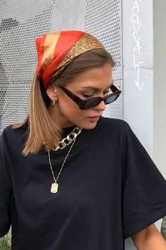 Bandana Looks, Hair Scarf Styles, Neue Outfits, Elegante Casual, Cooler Look, Summer Trends, Looks Style, Mode Inspiration, Scarf Hairstyles