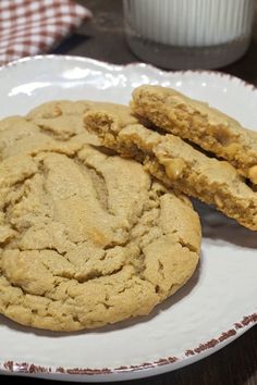 Soft and chewy peanut butter cookies.