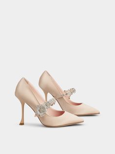 Bouquet Flower Babies Pumps in Satin Pink Woman RVW53836020RS036M014 | Roger Vivier Glamourous Heels, Jeweled Bag, Pretty Heels, Bouquet Flower, Mary Jane Pumps, Fashion Heels, Boot Pumps, Best Bags