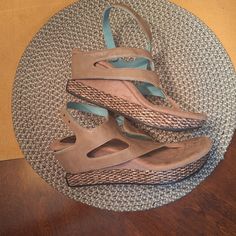 Awesome Pair Of Reversible Sandals! Excellent Condition... Look Brand New Other Than Very Lil Dirt On The Bottoms, So I Guess They Were Worn Once Or So, But They Don't Look It!! How Fun To Wear... And How Versatile To Be Able To Change From Turquoise To Tan In A Few Seconds. Wear With Jeans, Dresses, Or To For A Career Woman To Wear At The Office. Travel Vacation Resort Summer Summertime Casual Party Dance Date Night Spring Springtime Romantic Outfit Business Women Casual T-strap Wedge Sandals For Spring, Casual Adjustable Wedge Sandals With Arch Support, Brown Adjustable Wedge Sandals, Casual Style, Brown Adjustable Casual Wedge Sandals, Brown Casual Adjustable Wedge Sandals, Casual Brown Adjustable Wedge Sandals, Everyday Casual Closed Toe Wedge Sandals, Casual Everyday Sandals With Wedge Heel, Casual Everyday Wedge Heel Sandals