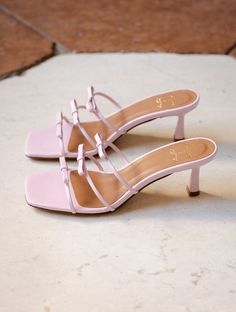 Virna Juny Pink - Bow heeled sandals with little bows knots in pink leather - Juny Breeze x Bobbies collaboration Cheap Kitten Heels For Spring Parties, Flat Sandals Outfit, Lilac Heels, Kitten Heels Outfit, Hello 2025, Aesthetic Heels, Pink Kitten Heels, Mule Heels, Colored Sandals