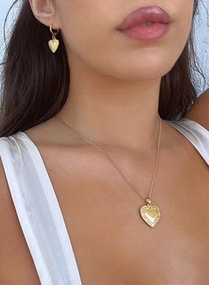 Necklace 90% brass 10% steel 3 mils 18k gold plated Dainty chain Heart pendant Lobster clasp fastening Length adjusts from: 40cm - 48cm / 15.7" - 18.8" Gold-plated Locket Necklace With Adjustable Chain, Gold-tone Gold Plated Heart Necklace, Gold-tone Gold-plated Heart Necklace, Gold Pendant Locket Necklace With Delicate Chain, Heart Pendant Locket Necklace With Adjustable Chain, Gold-plated Gold Locket Necklace Pendant, Gold-tone Gold Plated Pendant Locket Necklace, Gold-tone Pendant Locket Necklace, Gold Locket Necklace In Brass