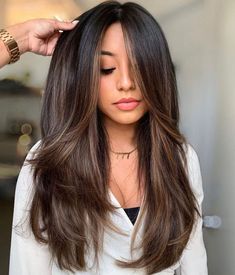 Hair Styles For Women Over 40 Medium, Long Concave Layers, Haircuts For Side Parts, Hair Color Inspiration For Brunettes, Brunette Hair Cuts, Black Hair Balayage