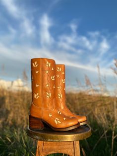 We offer FREE SHIPPING on our website www.Dandelie.com Follow us on instagram: @dandeliethelabel or find the full collection at our website www.dandelie.com 🌼✨ These flower boots in Almond brown are handcrafted in Spain. Our boots are made of the finest leather, and over time will adjust and mould to fit your feet perfectly. Our boots compliment any style, whether you're a 70s vintage babe, a Bohemian soul, a Western cowgirl, or just looking to spice up your style! These boots are a statement, Orange Boots, Flower Boots, Floral Boots, Bohemian Soul, Boho Boots, Shoe Inspo, Little Outfits, Western Cowgirl, Shoe Fits