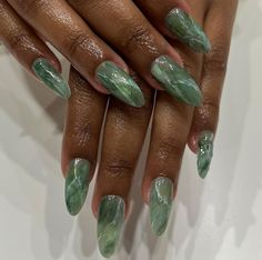 Green nails marble nails Emerald Marble Nails, Pretty Nails Design, Emerald Marble, Almond Gel Nails, Getting My Nails Done, Emerald Nails, Green Acrylic Nails, Almond Acrylic, Nail Appointment