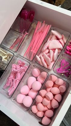 #makeup #belleza #beautyhacksforskin Makeup Beauty Room, Girly Tingz, Room Redesign, Vanity Room, Vanity Organization