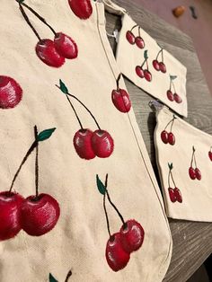 #totebagpattern  #totebag #handpainted #art #cherries #paint Painting Purses Diy, Painted Tote Bag Ideas Easy Patterns, Easy Tote Bag Painting Ideas, Diy Painted Tote Bag Ideas, Painting On Bags Ideas, Tote Bag Diy Paint, Tote Bag Decorating Ideas, Handpainted Totebag