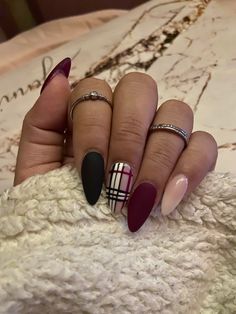 Almond Burberry Nails, Plaid Almond Shaped Nails, Burgundy Thanksgiving Nails, Simple Autumn Nails Short Almond, Fall Nails Maroon Burgundy, Argyle Nails Designs, Holiday Nails Almond Shape, Almond Nails Fall Colors, Manicure Wedding Nails