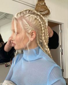 Face Framing Braided Hairstyles, Braids On Medium Length Hair, Editorial Hair Color, Model Hairstyles Runway, Photo Shoot Hairstyles Ideas, Siren Hairstyles, Techno Hairstyles, Cool Braided Hairstyles, High Fashion Hairstyles