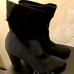 Brand New In The Box Vera Wang Simply Stretch Memory Foam Permission Black Shoes Size 7. Casual Black Ankle Boot Heels, Casual Black Heels With Medium Width, Black Womens Shoes, Black Shoes Women, Shoes Size 7, Vera Wang, Shoes Heels Boots, Shoes Women Heels, Black Shoes