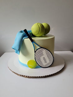 tennis cake with balls and racket Padel Party Ideas, Table Tennis Cake, Tennis Party Ideas