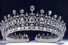 Tiara Diamond, Tiara Gold, Beautiful Tiaras, Gold And Silver Jewelry, Jewellery Diamond, Diamond Tiara