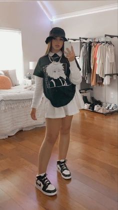 Tomboy Skirt Outfit, Style A Pleated Skirt, Colorful Academia, Los Toys, Goth Outfit, Tennis Skirt Outfit, Spring Inspo, Cute Skirt Outfits, Dream Outfits