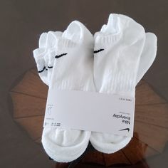 New In Package! Comfortable White Anti-odor Socks, Comfortable White No-show Socks, Nike Non-slip Casual Socks, Nike Casual Non-slip Socks, Casual Non-slip Nike Socks, White Comfortable Non-slip Socks, Nike White Sports Socks, Casual White Anti-odor Socks, Nike White Sporty Socks